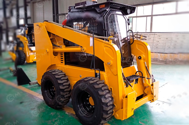 Мини-погрузчик JC100 с кондиционером 73KW. Фото 2