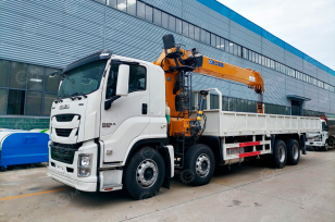 Бортовой грузовик ISUZU 8x4 дв 279kw c кму XCMG SQS250-6, гп 10т., 6 секций, стрела 20м (с пультом ду), кузов 8350х2450х550, алюминиевый борт. Фото 1