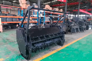 Мини-погрузчик JC65GH с ковшом и гидравлической подметальной щеткой. Фото 3