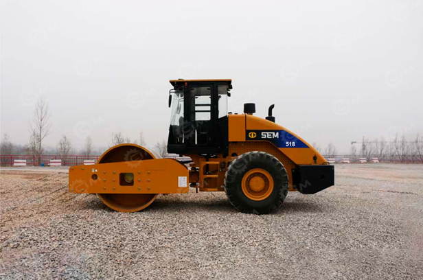 Каток грунтовый вибрационный SEM518	масса 18т, кабина, кондиционер. Фото 2