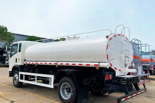 Автоцистерна на шасси ISUZU 4х2 дв 96kw цистерна 3м3. Назначение-перевозка воды. Фото 1