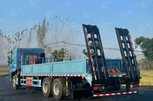 Эвакуатор на шасси ISUZU 4x2 дв 151kw Elf P700 с КМУ XCMG SQS68-3 гп 3,2т платформа не сдвижная, механические сходни, лебедка, ПДУ, съемные борта. Фото 2