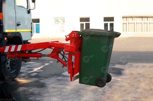 Мусоровоз на шасси ISUZU 4x2 дв 151Kw кабина Elf гп 5т объем 8м3 с боковой загрузкой, подъемно-опрокидывающий механизм в трех вариантах. Фото 2