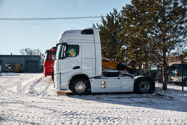 Тягач SHACMAN 4х2 X6000 SX4188YY381 480л.с. (боковая защита + КОМ). Фото 24