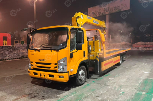 Эвакуатор на шасси ISUZU 4x2 дв 139kw Elf P700 с КМУ XCMG SQS125-4 гп 5т сдвижная платформа лебедка, корзина. Фото 1