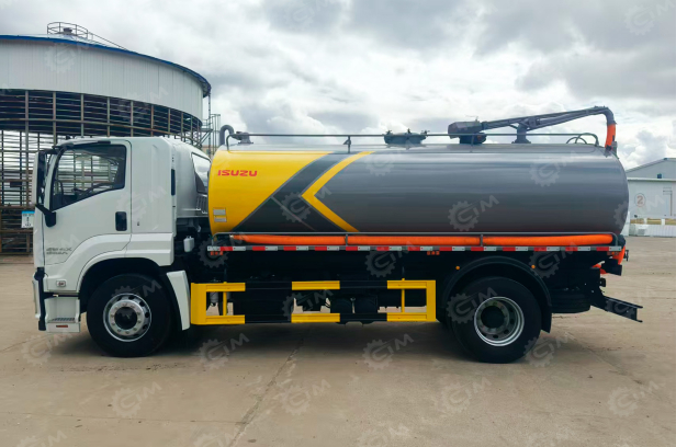 Ассенизатор (вакуумная машина) на шасси ISUZU 4x2 дв 221kw бочка 18м3 насос SK-20 подогрев бочки. Фото 2