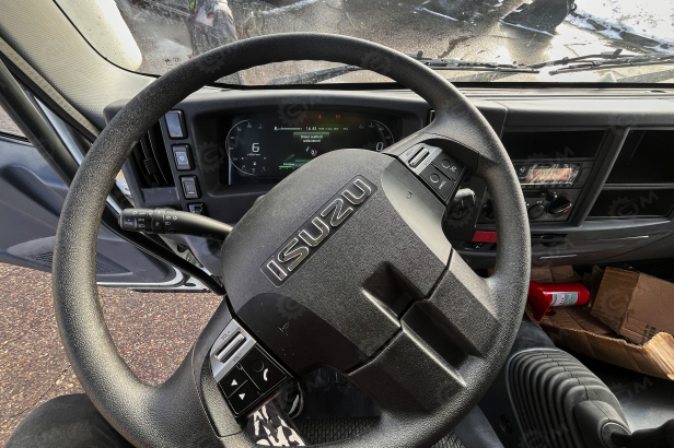 Бортовой грузовик ISUZU 4x2 дв 151kw гп 10 тонн c кму VIGRUS SHS2505 гп 10 тонн 5 секций 17.3м кузов 6500*2470*550 ПДУ люлька. Фото 10