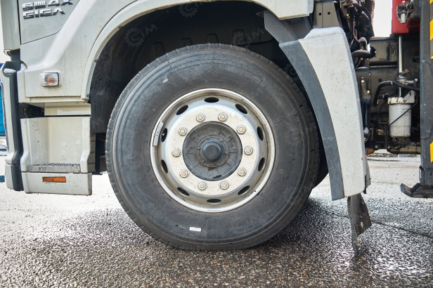 Бортовой грузовик ISUZU 4x2 дв 151kw гп 10 тонн c кму VIGRUS SHS2505 гп 10 тонн 5 секций 17.3м кузов 6500*2470*550 ПДУ люлька. Фото 14