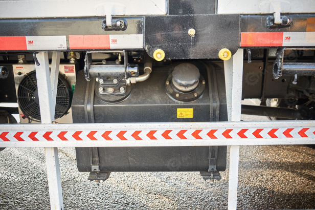 Бортовой грузовик ISUZU 4x2 дв 151kw гп 10 тонн c кму VIGRUS SHS2505 гп 10 тонн 5 секций 17.3м кузов 6500*2470*550 ПДУ люлька. Фото 18