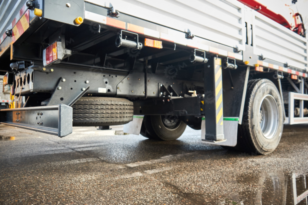 Бортовой грузовик ISUZU 4x2 дв 151kw гп 10 тонн c кму VIGRUS SHS2505 гп 10 тонн 5 секций 17.3м кузов 6500*2470*550 ПДУ люлька. Фото 24