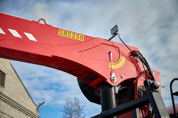 Бортовой грузовик ISUZU 4x2 дв 151kw гп 10 тонн c кму VIGRUS SHS2505 гп 10 тонн 5 секций 17.3м кузов 6500*2470*550 ПДУ люлька. Фото 25