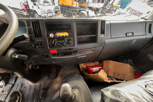 Бортовой грузовик ISUZU 4x2 дв 151kw гп 10 тонн c кму VIGRUS SHS2505 гп 10 тонн 5 секций 17.3м кузов 6500*2470*550 ПДУ люлька. Фото 11