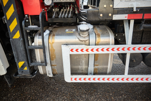 Бортовой грузовик ISUZU 4x2 дв 151kw гп 10 тонн c кму VIGRUS SHS2505 гп 10 тонн 5 секций 17.3м кузов 6500*2470*550 ПДУ люлька. Фото 15