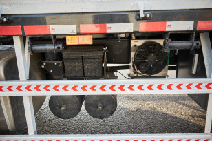 Бортовой грузовик ISUZU 4x2 дв 151kw гп 10 тонн c кму VIGRUS SHS2505 гп 10 тонн 5 секций 17.3м кузов 6500*2470*550 ПДУ люлька. Фото 17