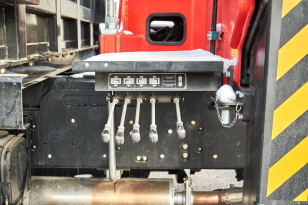 Бортовой грузовик ISUZU 4x2 дв 151kw гп 10 тонн c кму VIGRUS SHS2505 гп 10 тонн 5 секций 17.3м кузов 6500*2470*550 ПДУ люлька. Фото 22