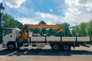 Бортовой грузовик ISUZU 8x4 дв 338kw с кму XCMG SQS400P гп 16 тонн длина стрелы 21,7м кузов 7500х2450х550 задние аутригеры. Фото 1