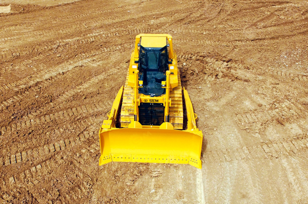 Бульдозер SEM 824F с одностоечным рыхлителем. Фото 4