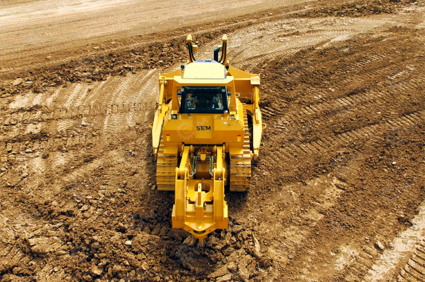 Бульдозер SEM 824F с одностоечным рыхлителем. Фото 6