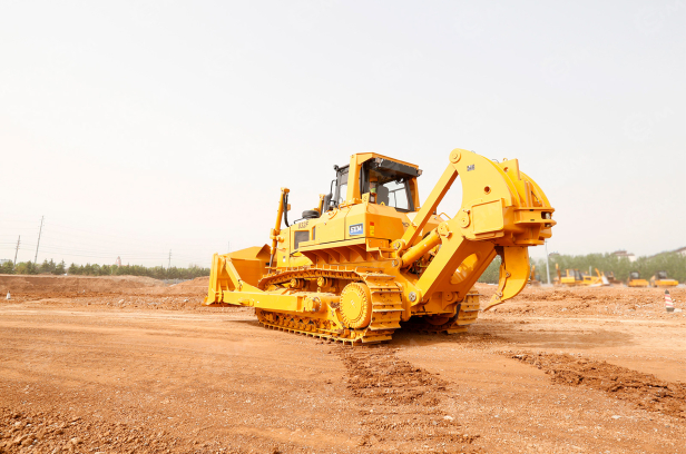 Бульдозер SEM 824F с одностоечным рыхлителем. Фото 12