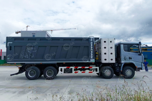 Самосвал газовый Shacman 8×4 SX33186T366T. Фото 2