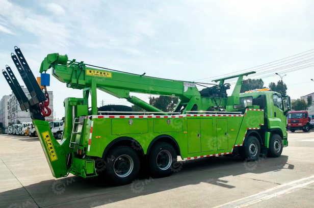 Тяжелый эвакуатор ISUZU 8x4 дв 338Kw гп 30 тонн поворотный кран. Фото 2