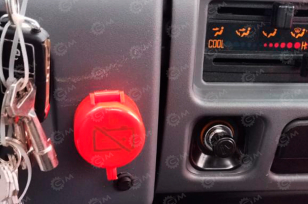 Бензовоз на шасси ISUZU 4х2 дв 96Kw бочка 3м3 с системой заправки шланг пистолет. Фото 2