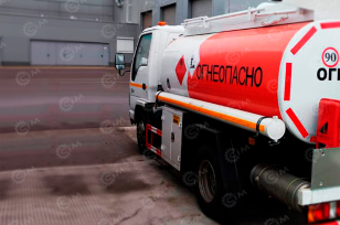 Бензовоз на шасси ISUZU 4х2 дв 96Kw бочка 3м3 с системой заправки шланг пистолет. Фото 4