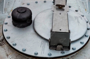 Бензовоз на шасси ISUZU 4х2 дв 96Kw бочка 3м3 с системой заправки шланг пистолет. Фото 7