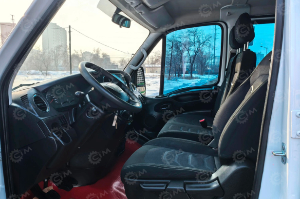 Бортовой грузовик IVECO 4x4 дв 130kw двойная кабина МКПП кузов 2725×2070×400. Фото 2