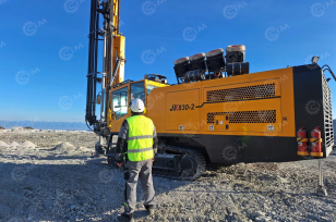 Буровая установка JINKE JK830-2 с системой RС, + зимний пакет , 1 штанга, 1 шнек, 1 бур, компрессор Atlas Copco V900 (24/24). Фото 2