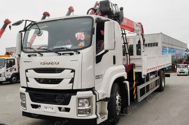 Бортовой грузовик ISUZU 4x4 дв 177kw c кму WANBANG SQS200-5 гп 8 тонн 5 секций 18.5м кузов 7000х2450х550. Фото 2
