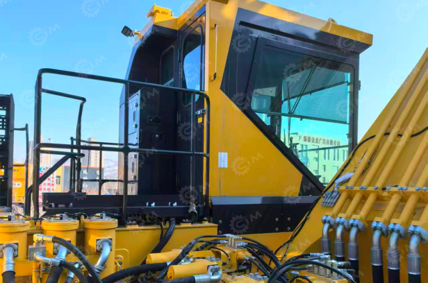 Гусеничный экскаватор KOMATSU PC2000-11R ковш 12-14м3. Фото 3