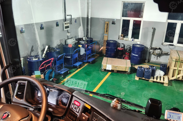 Тягач SCANIA R 500 A6x4NA 20H CN6 G33CM Opc RET White 2.92 disc 3.35m 440L 525L S. Фото 12