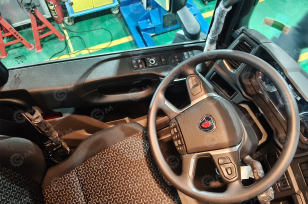 Тягач SCANIA R 500 A6x4NA 20H CN6 G33CM Opc RET White 2.92 disc 3.35m 440L 525L S. Фото 3