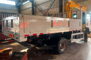 Бортовой грузовик ISUZU 4x4 дв 151kw кабина ELF с КМУ XCMG SQS68 гп 3,2т cтрела 7,7м кузов 4200х2200х550мм. Фото 2