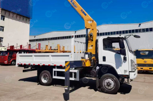 Бортовой грузовик ISUZU 4x4 дв 151kw кабина ELF с КМУ XCMG SQS68 гп 3,2т cтрела 7,7м кузов 4200х2200х550мм. Фото 3