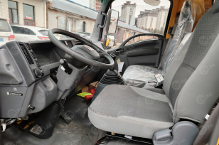 Эвакуатор на шасси ISUZU 4x2 дв 139kw гп 5т сдвижная  платформа 5,6м подъёмный механизм. Фото 9