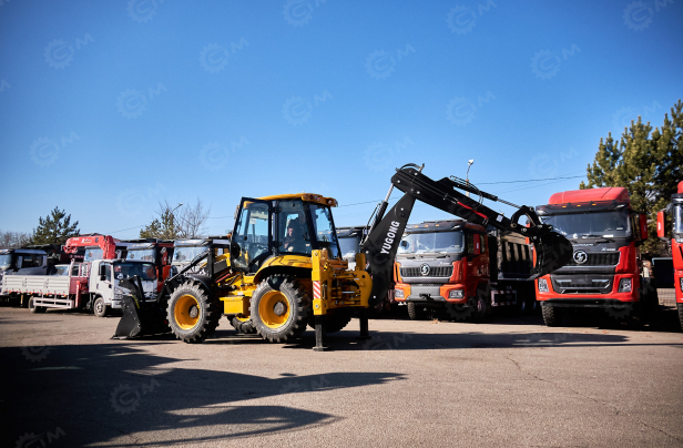 Экскаватор-погрузчик YUGONG 488CX дв YUCHAI, мосты и КП carraro, печка под сиденье, телескопическая стрела,SRS, быстросъем, ковш 6в1. Фото 4