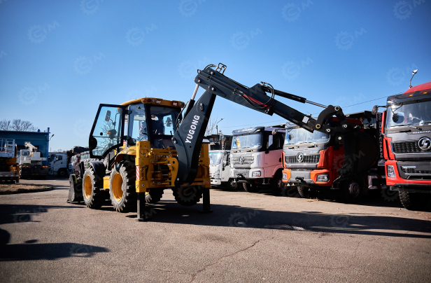 Экскаватор-погрузчик YUGONG 488CX дв YUCHAI, мосты и КП carraro, печка под сиденье, телескопическая стрела,SRS, быстросъем, ковш 6в1. Фото 7