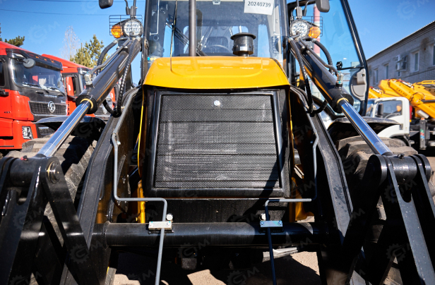 Экскаватор-погрузчик YUGONG 488CX дв YUCHAI, мосты и КП carraro, печка под сиденье, телескопическая стрела,SRS, быстросъем, ковш 6в1. Фото 25