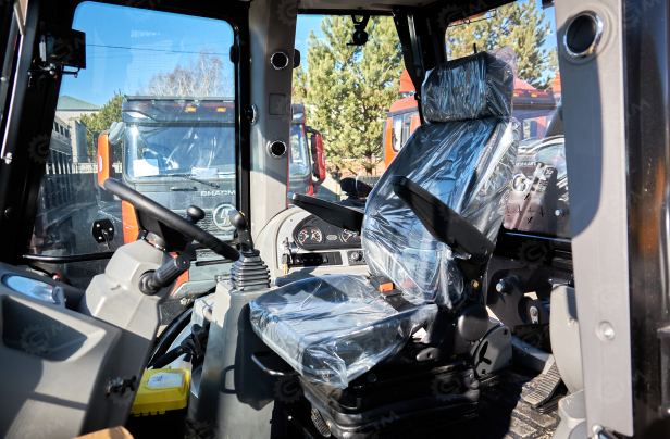 Экскаватор-погрузчик YUGONG 488CX дв YUCHAI, мосты и КП carraro, печка под сиденье, телескопическая стрела,SRS, быстросъем, ковш 6в1. Фото 29