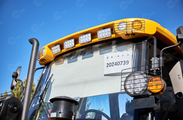 Экскаватор-погрузчик YUGONG 488CX дв YUCHAI, мосты и КП carraro, печка под сиденье, телескопическая стрела,SRS, быстросъем, ковш 6в1. Фото 40