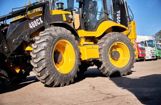 Экскаватор-погрузчик YUGONG 488CX дв YUCHAI, мосты и КП carraro, печка под сиденье, телескопическая стрела,SRS, быстросъем, ковш 6в1. Фото 49