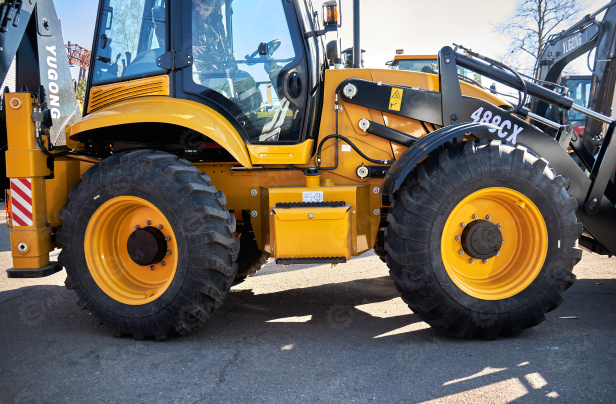 Экскаватор-погрузчик YUGONG 488CX дв YUCHAI, мосты и КП carraro, печка под сиденье, телескопическая стрела,SRS, быстросъем, ковш 6в1. Фото 51