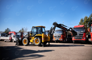 Экскаватор-погрузчик YUGONG 488CX дв YUCHAI, мосты и КП carraro, печка под сиденье, телескопическая стрела,SRS, быстросъем, ковш 6в1. Фото 4