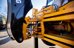 Экскаватор-погрузчик YUGONG 488CX дв YUCHAI, мосты и КП carraro, печка под сиденье, телескопическая стрела,SRS, быстросъем, ковш 6в1. Фото 12