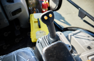 Экскаватор-погрузчик YUGONG 488CX дв YUCHAI, мосты и КП carraro, печка под сиденье, телескопическая стрела,SRS, быстросъем, ковш 6в1. Фото 37