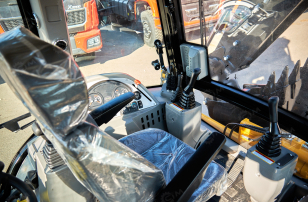 Экскаватор-погрузчик YUGONG 488CX дв YUCHAI, мосты и КП carraro, печка под сиденье, телескопическая стрела,SRS, быстросъем, ковш 6в1. Фото 38