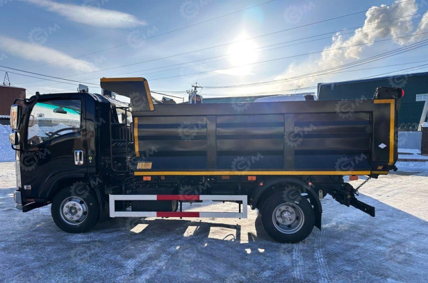 Самосвал ISUZU 4x2 дв 139kw гп 6 тонн кузов 3820х2100х1000 черный, никелированный бампер. Фото 3