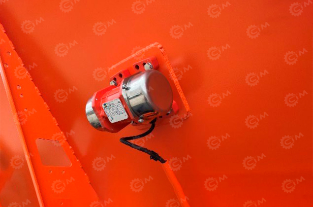 Комбинированная дорожная машина на шасси SHACMAN 6х4 дв 270 л.с. бункер 8м3. Фото 4